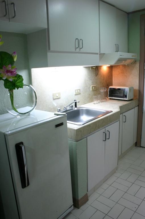 Mpt Suites Makati City Esterno foto