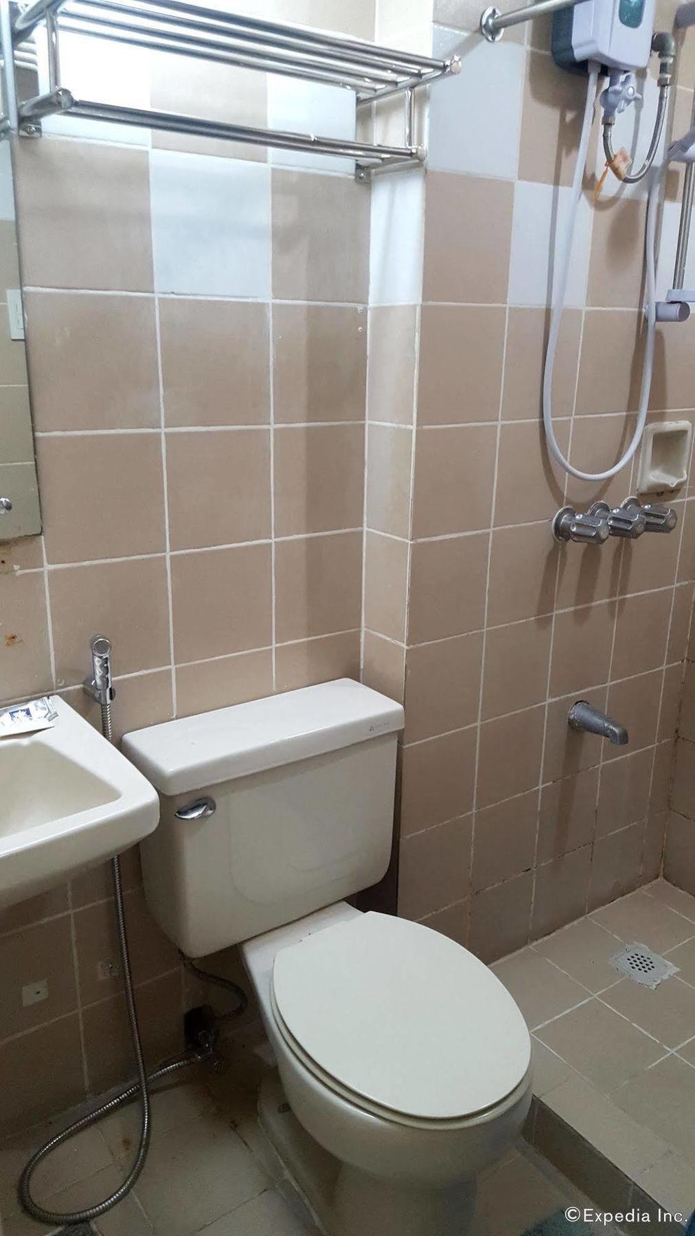 Mpt Suites Makati City Esterno foto