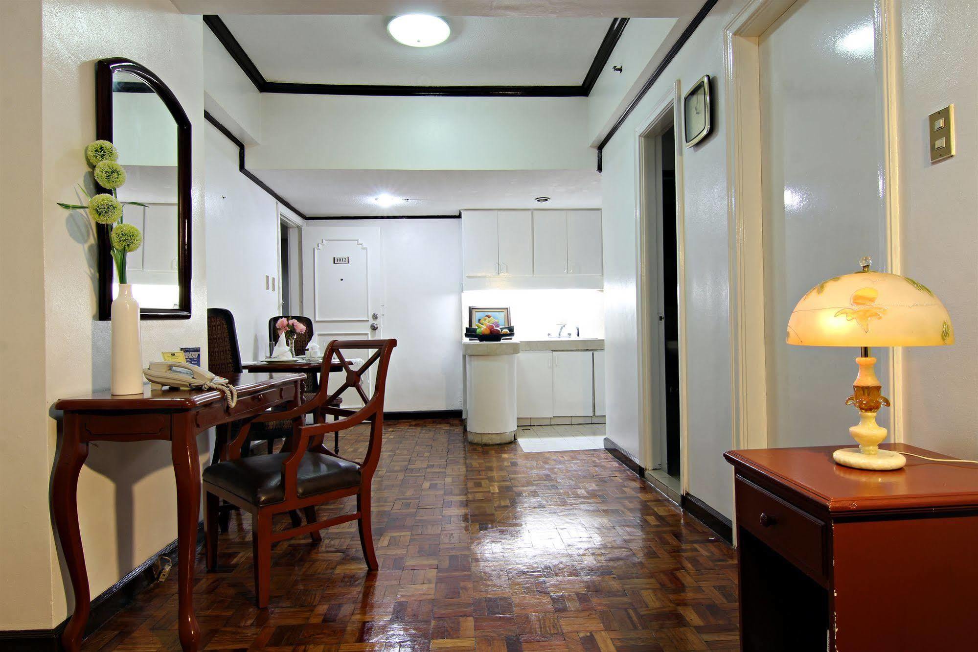 Mpt Suites Makati City Esterno foto