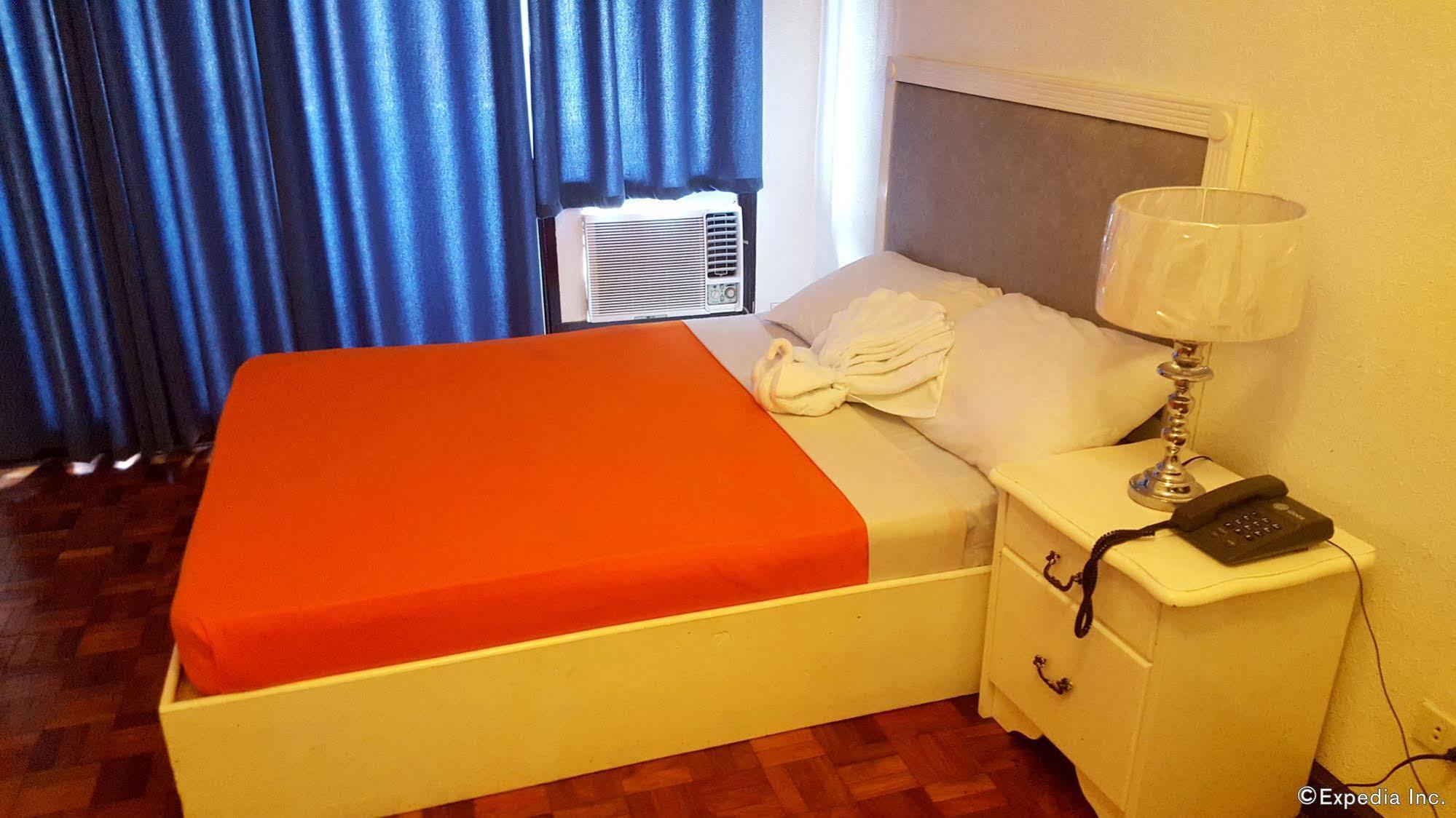 Mpt Suites Makati City Esterno foto
