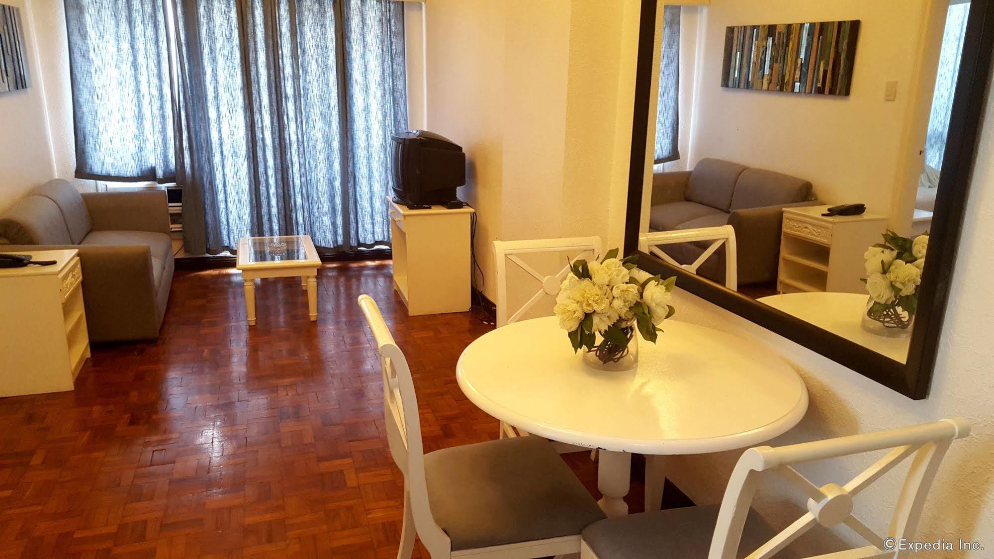 Mpt Suites Makati City Esterno foto